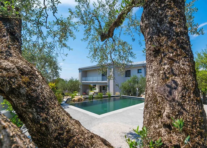 Inoltre شقة باردولينو